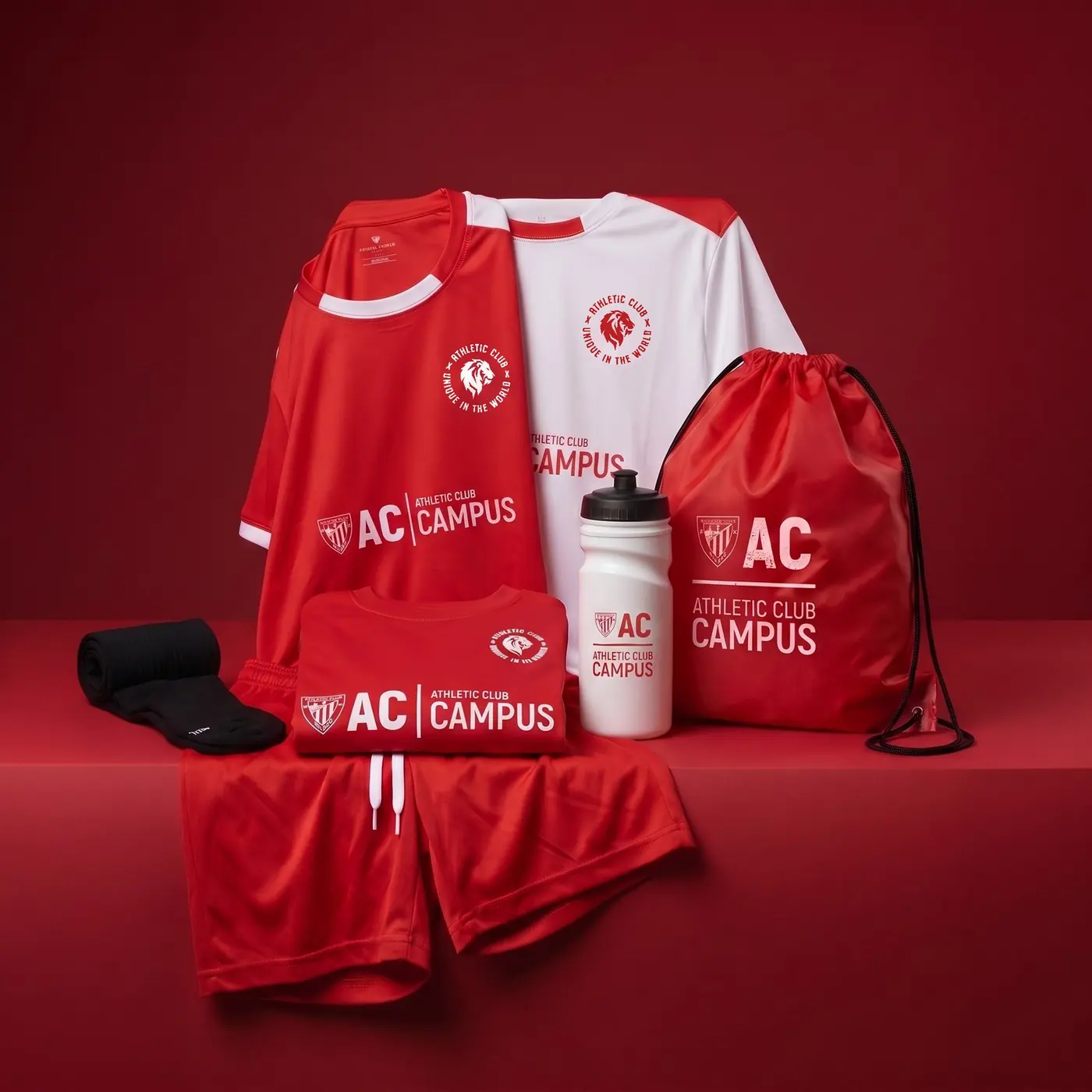 Pack de bienvenida del AC Campus: sudadera, camisetas, mochila, pantalón, medias y botellín