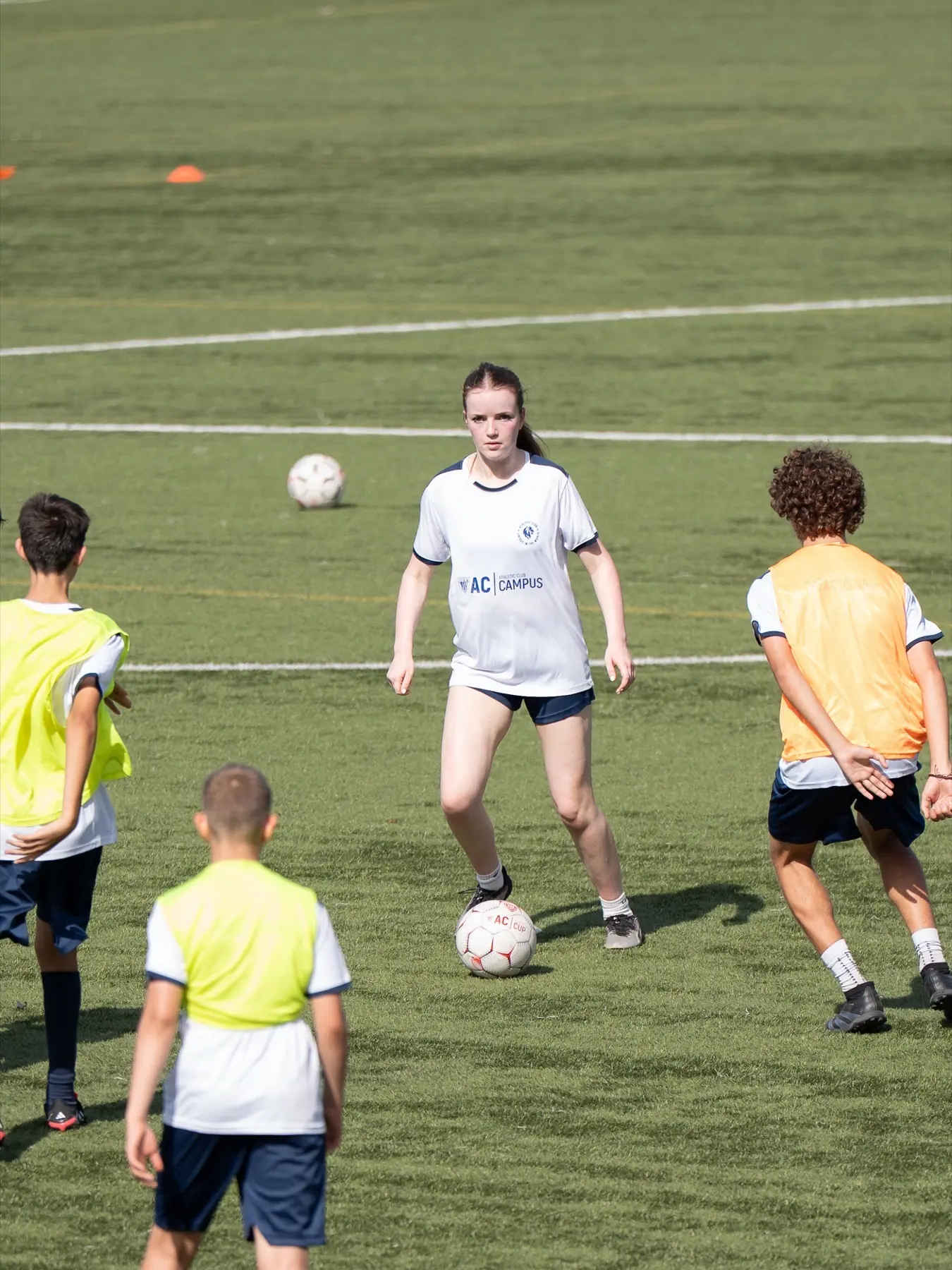 Jugadores de AC Campus PRO en un ejercicio de posesión